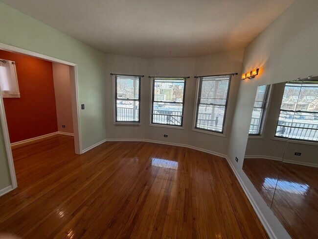 Foto del edificio - 840 N Austin Blvd