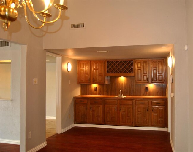 Foto del edificio - 6413 Rainier Rd