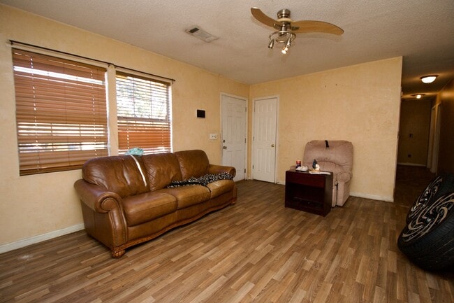 Foto del edificio - Comfortable Opelika Home — Convenient Location