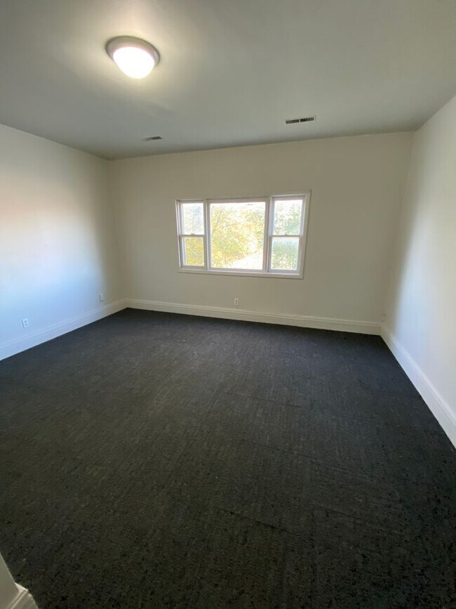 Building Photo - 1434 Saint Joseph Blvd