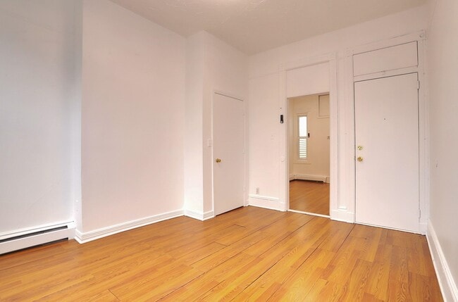 Building Photo - 119 Zabriskie St