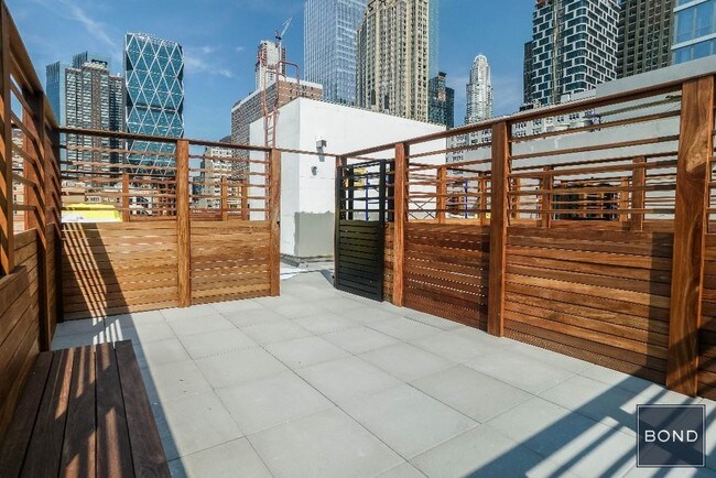 Foto del edificio - 318 W 52nd St