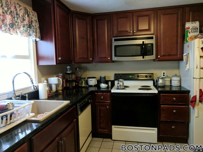 Building Photo - 92 Sylvia St