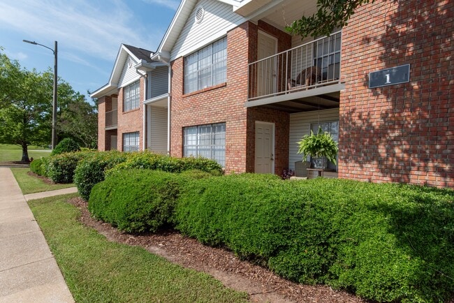 Building Photo - Stone Creek