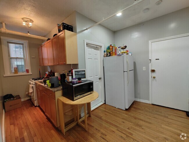 Building Photo - 466 Park Dr