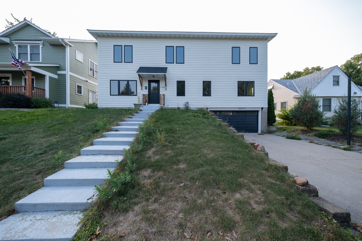 Primary Photo - 5708 Upton Ave S