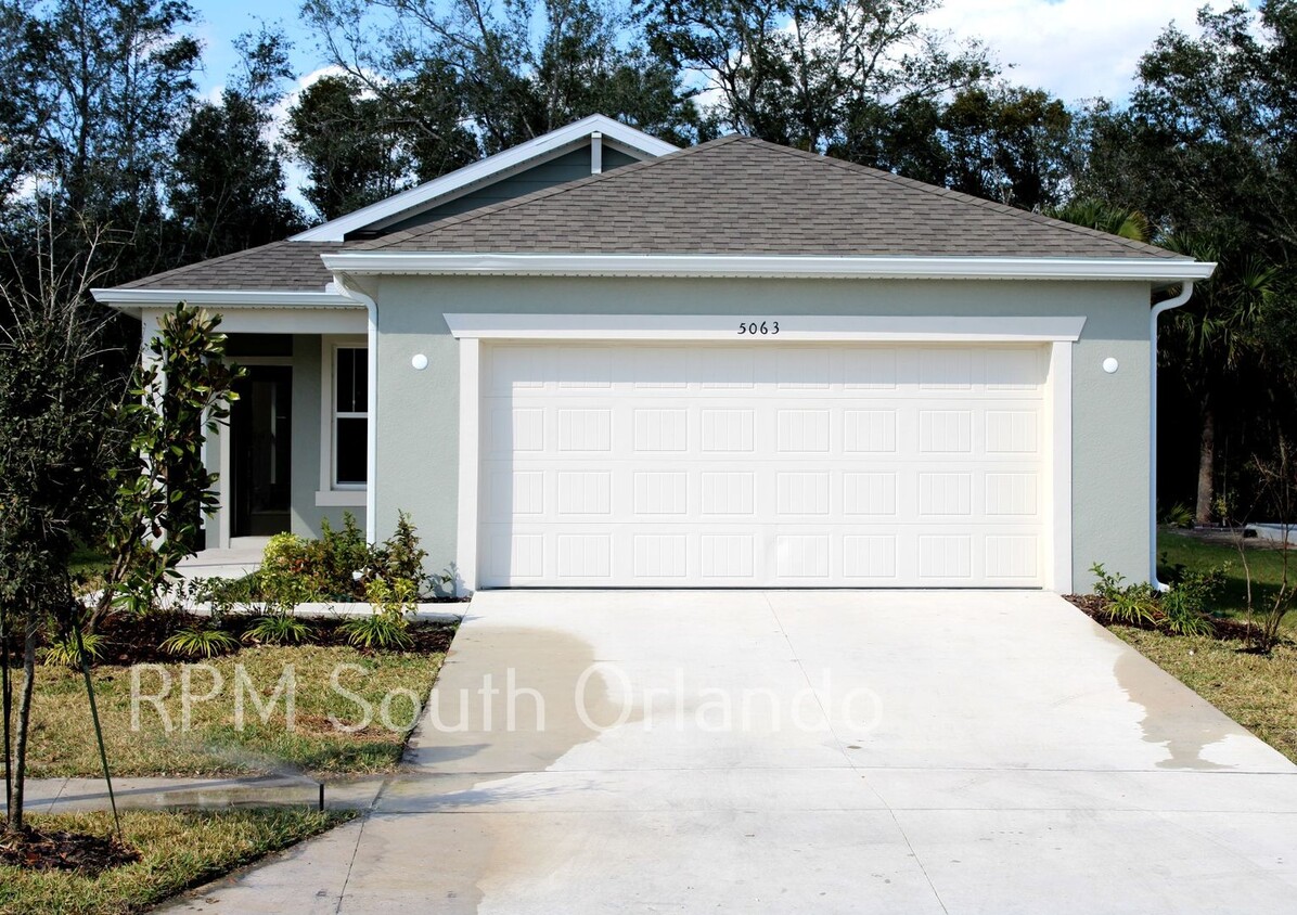 Foto principal - 4 bedroom, 2 bath home Kissimmee