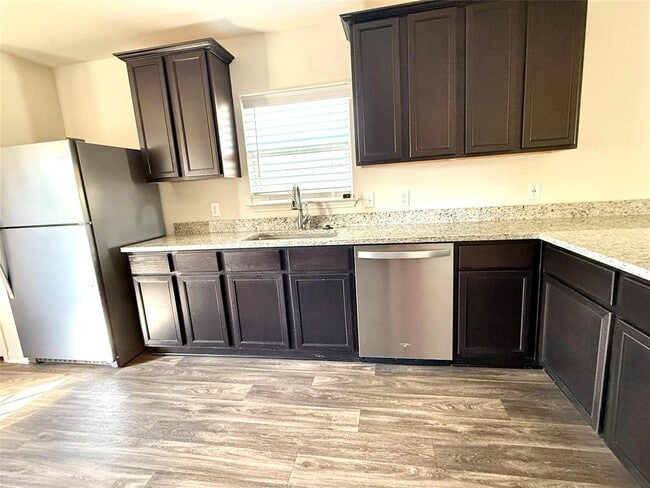 Foto del edificio - 1008 Riverdale Cove