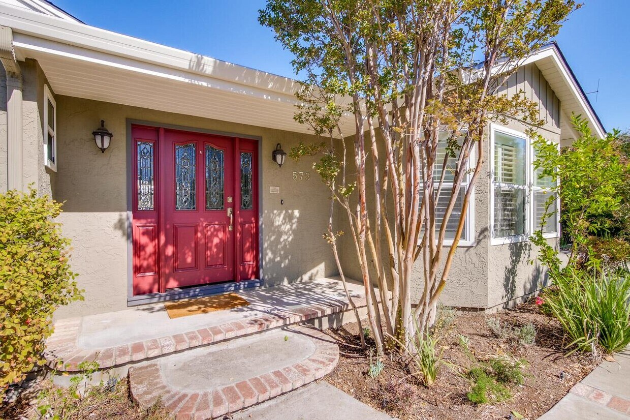 Primary Photo - 579 Crawford Dr