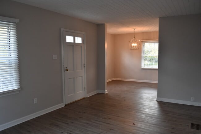 Building Photo - 1313 Bursal Ave