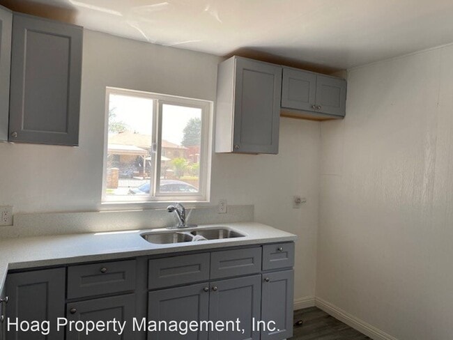 Building Photo - 4631-4633 Grape St