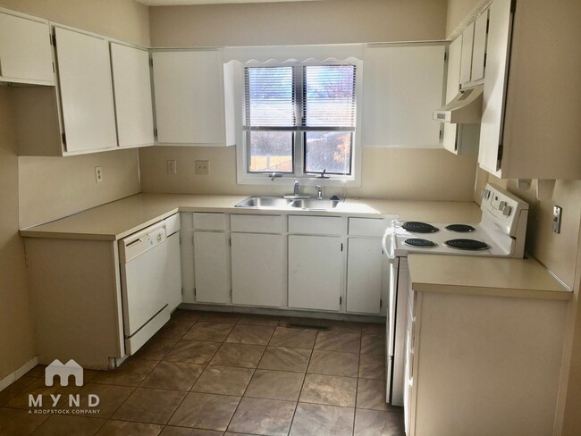 Building Photo - 1038 W Cherokee St