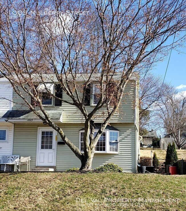 1005 Mulberry St, Brookhaven, PA 19015 Room for Rent in Brookhaven