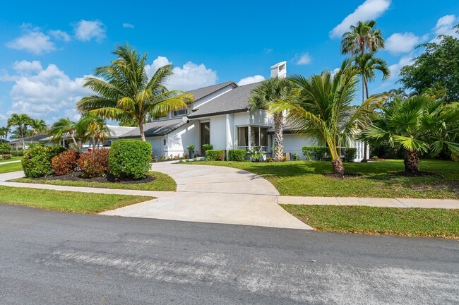 Building Photo - 3138 Lakeview Dr