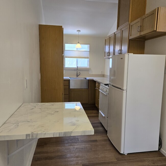 Área de cocina comedor. - 12514 Westminster Ave