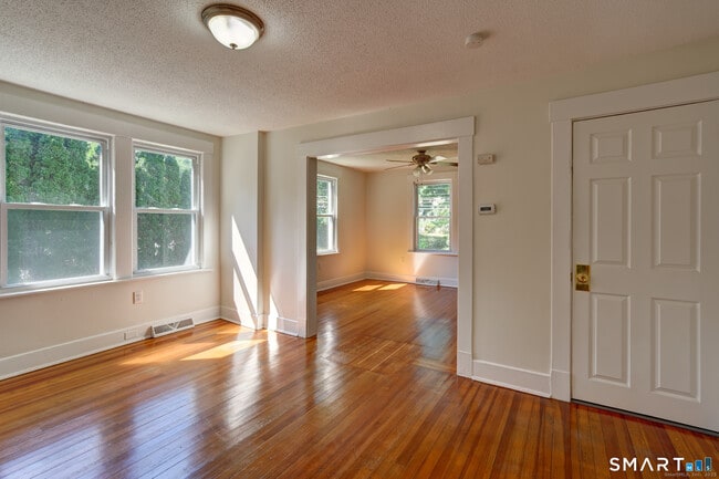 Foto del edificio - 12 Addison Rd