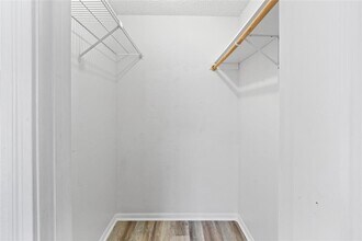 Building Photo - 2830 S Bartell Dr