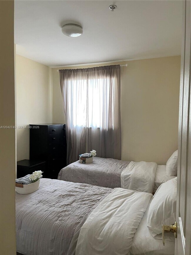 Foto del edificio - 2280 SW 32nd Ave
