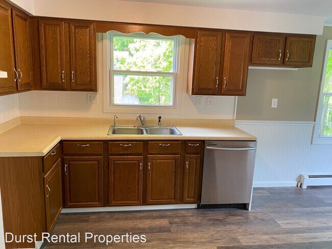 Building Photo - 3 br, 1 bath House - 124 Lakeview Rd