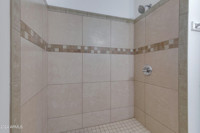 Building Photo - 335 E Solana Dr