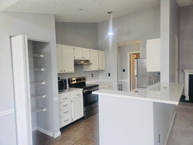 Foto del edificio - 5650 Wade Ct