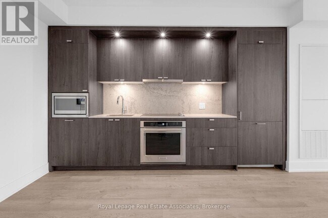 Photo du bâtiment - 259 The Kingsway