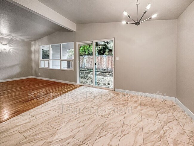 Foto del edificio - 2916 N Bogus Basin Rd