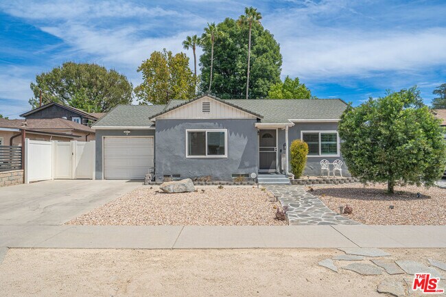 Foto del edificio - 7044 Garden Grove Ave