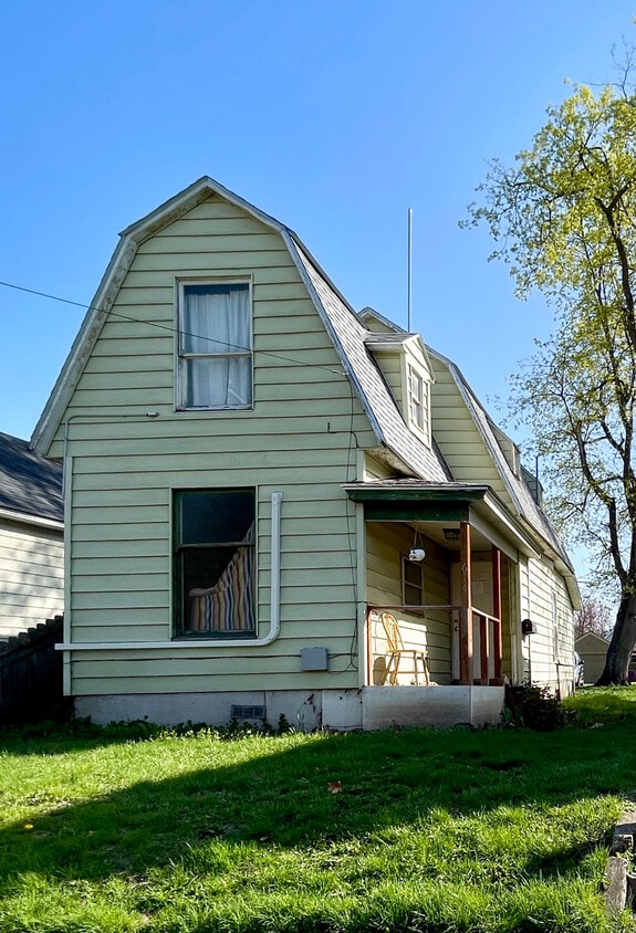 Primary Photo - 614 Pleasant St