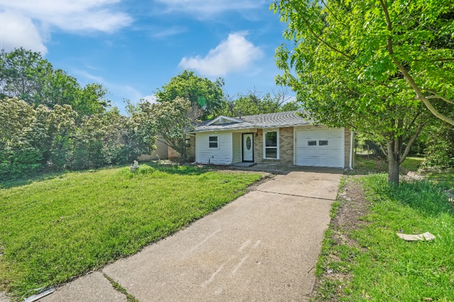 Photo - 4622 Bayview Dr House