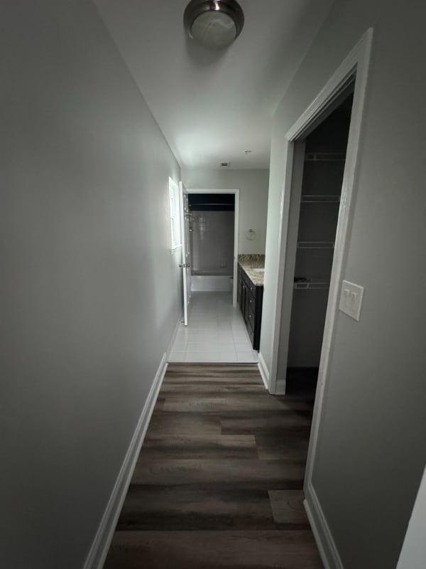 Building Photo - 1074 Peachtree Walk NE