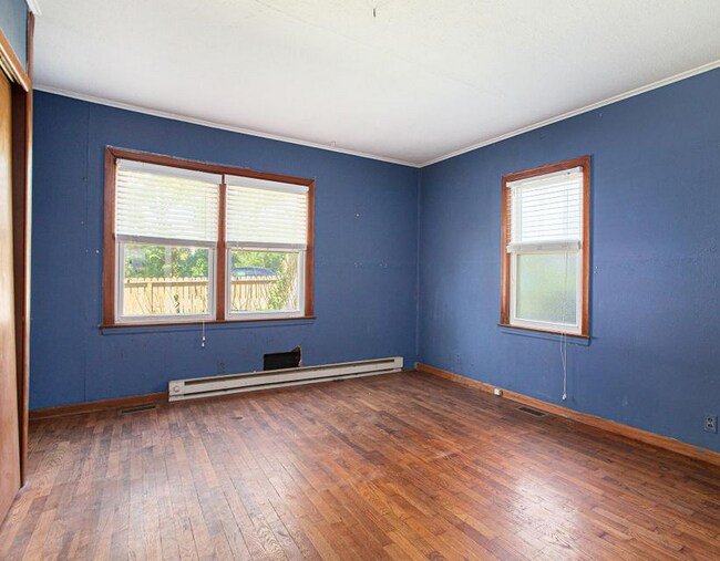 Building Photo - 2 Chamberlain St