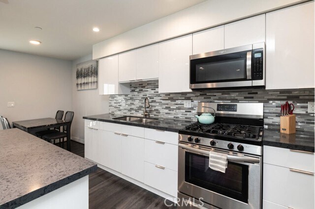 Foto del edificio - 2651 S Hobart Blvd