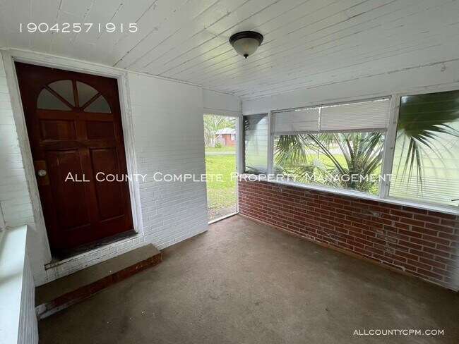 Building Photo - 8258 Lexington Dr