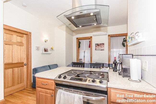 Building Photo - 103 Myrtle St