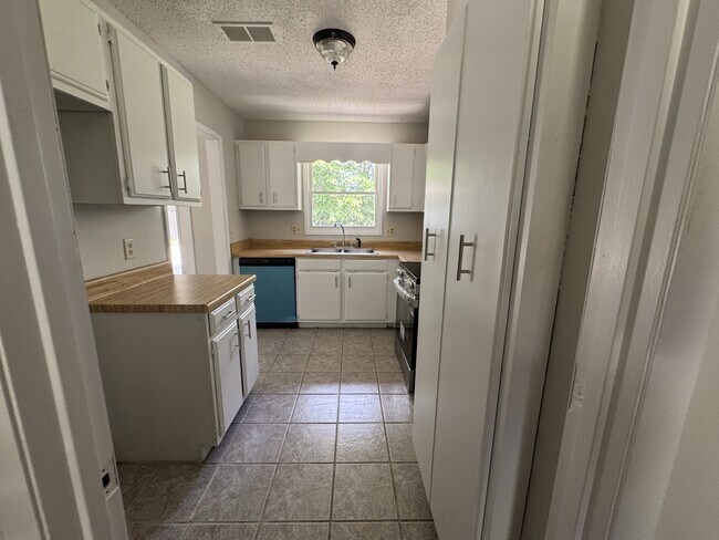 Foto del edificio - 1447 Coe Dairy Rd