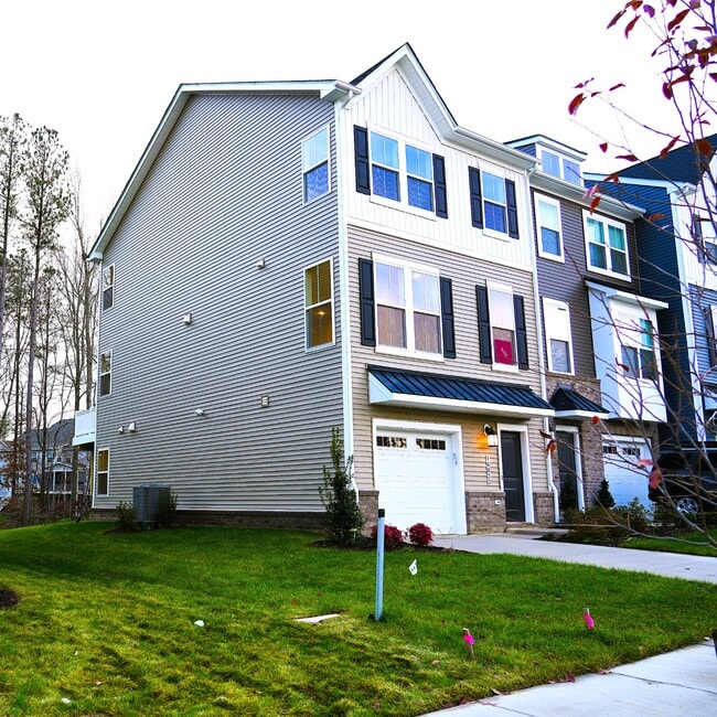 Foto del edificio - 16033 Abelson Wy