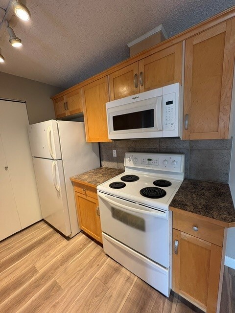 Building Photo - 2 Bed 1 Bath Unit in Calgary, AB