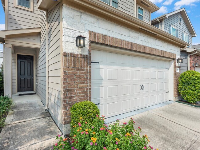 Building Photo - 8924 Hollister Commons Ln