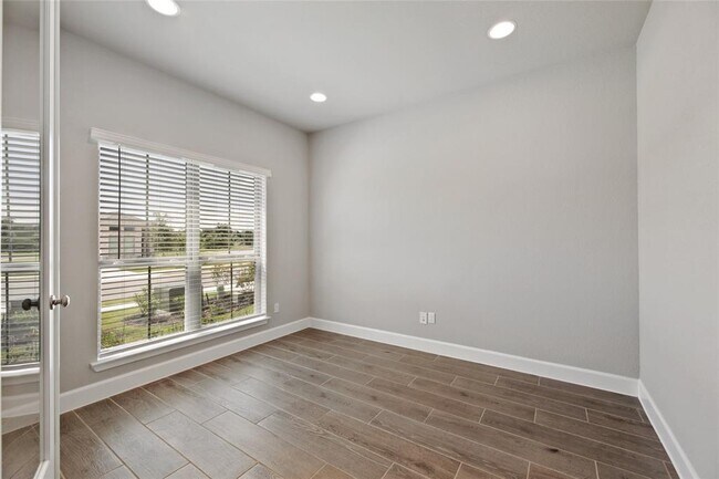 Building Photo - 104 Chinaberry Bnd