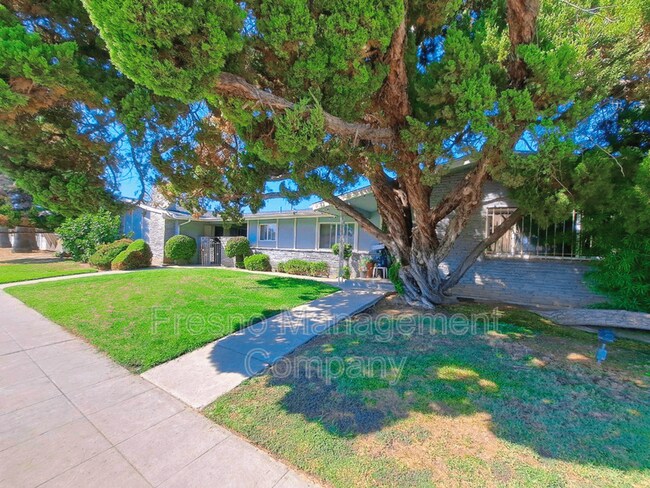 Foto del edificio - 5077 E Belmont Ave