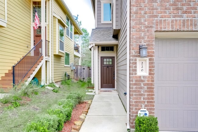 Foto del edificio - 220 Cheswood Forest Dr