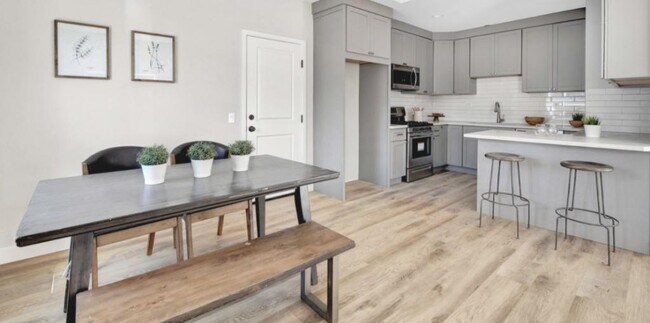 Foto del edificio - 14672 Adams Street #4, Midway City, CA 92655