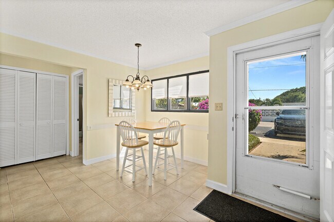 Building Photo - 612 Beach Park Ln