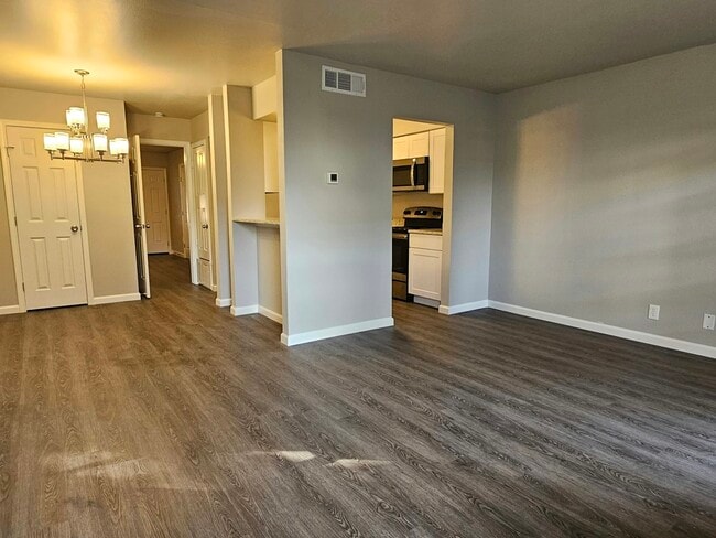 Photo - 2811 Woodbury Dr Apartment