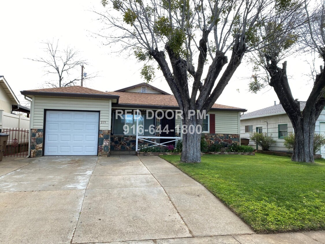 219 J St, Lincoln, CA 95648 House Rental in Lincoln, CA