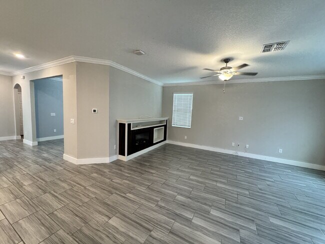 Foto del edificio - "Spacious 4-Bed Home with Granite Countert...