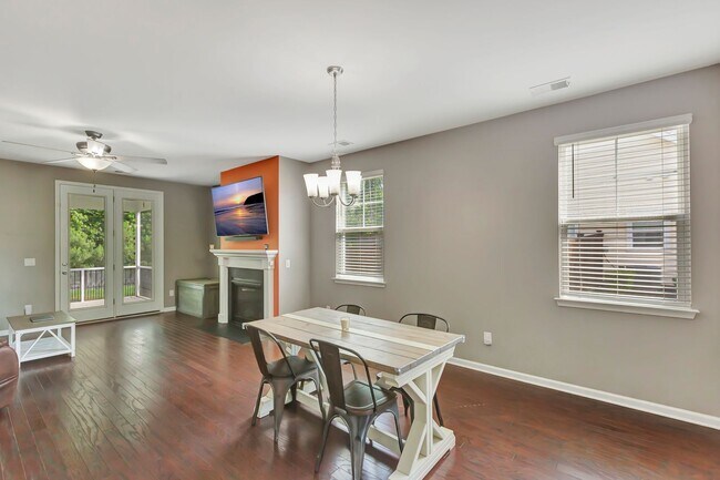 Building Photo - Large open floor plan in Spring Grove Plan...