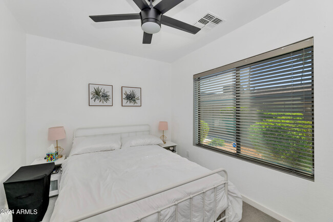 Foto del edificio - 7855 N 20th Glen