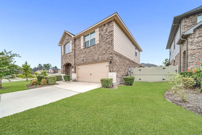 Building Photo - Welcome to this beautifully maintained 2-s...
